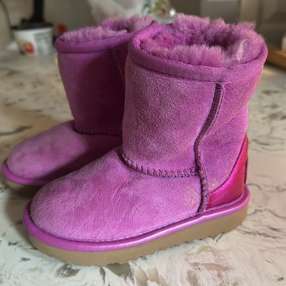 Toddler Ugg Boots - Picture 2 of 5